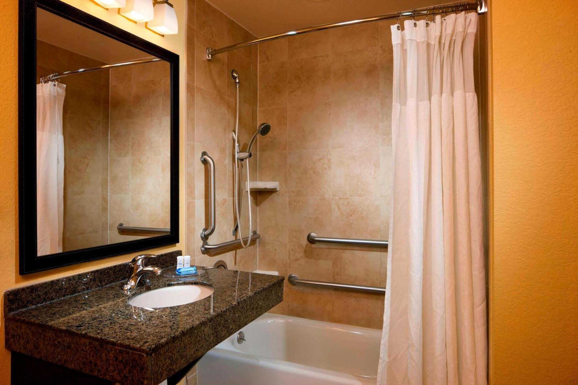 Fairfield & Intercontinental Airport Hotel