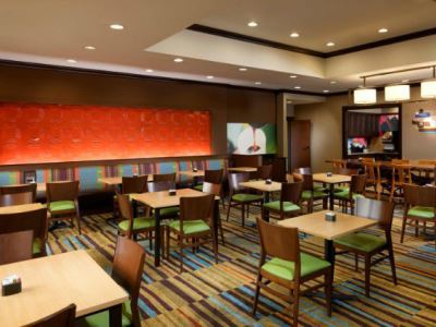 Hotel Fairfield & Intercontinental Airport 3*