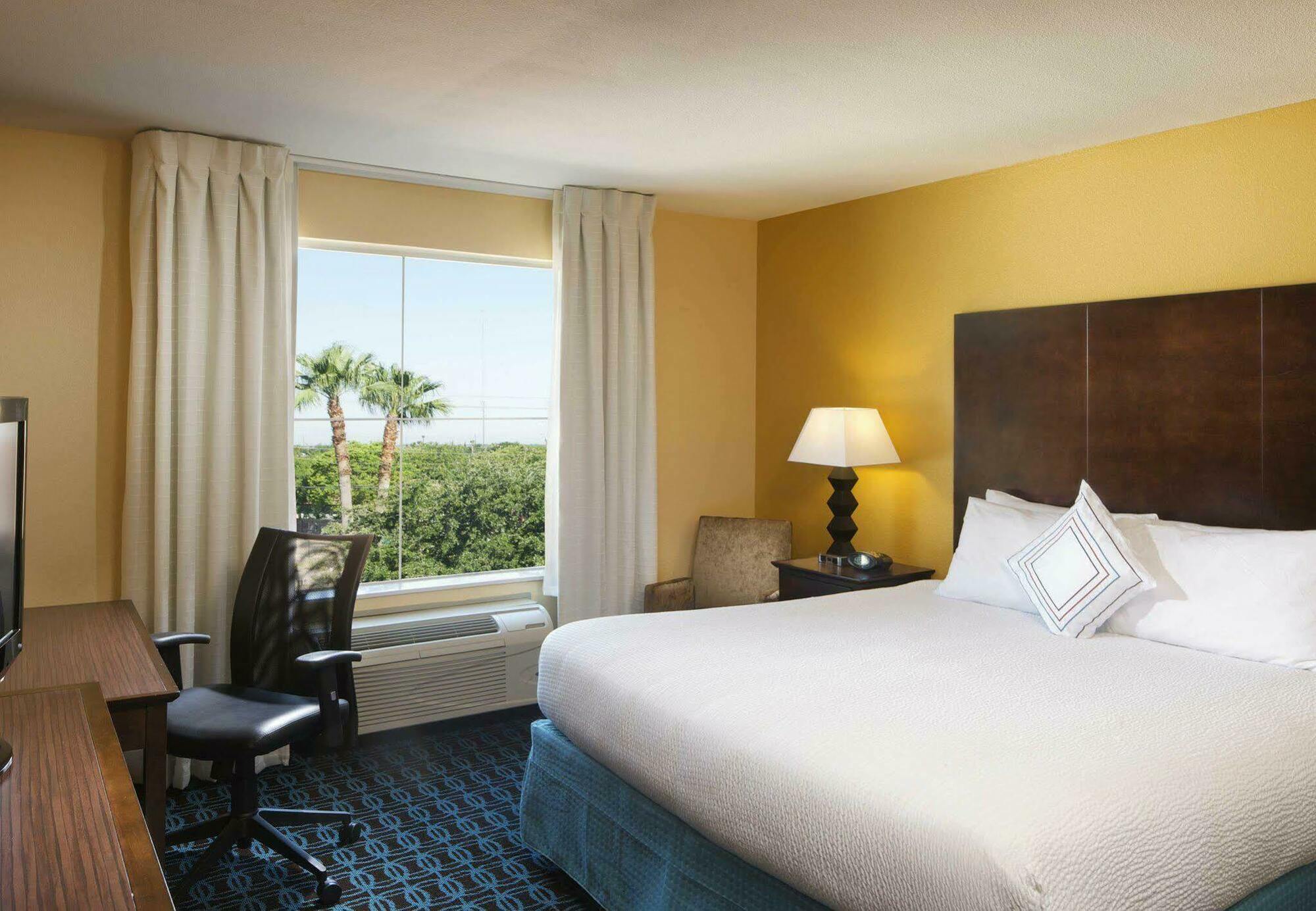 Hotel Fairfield & Intercontinental Airport