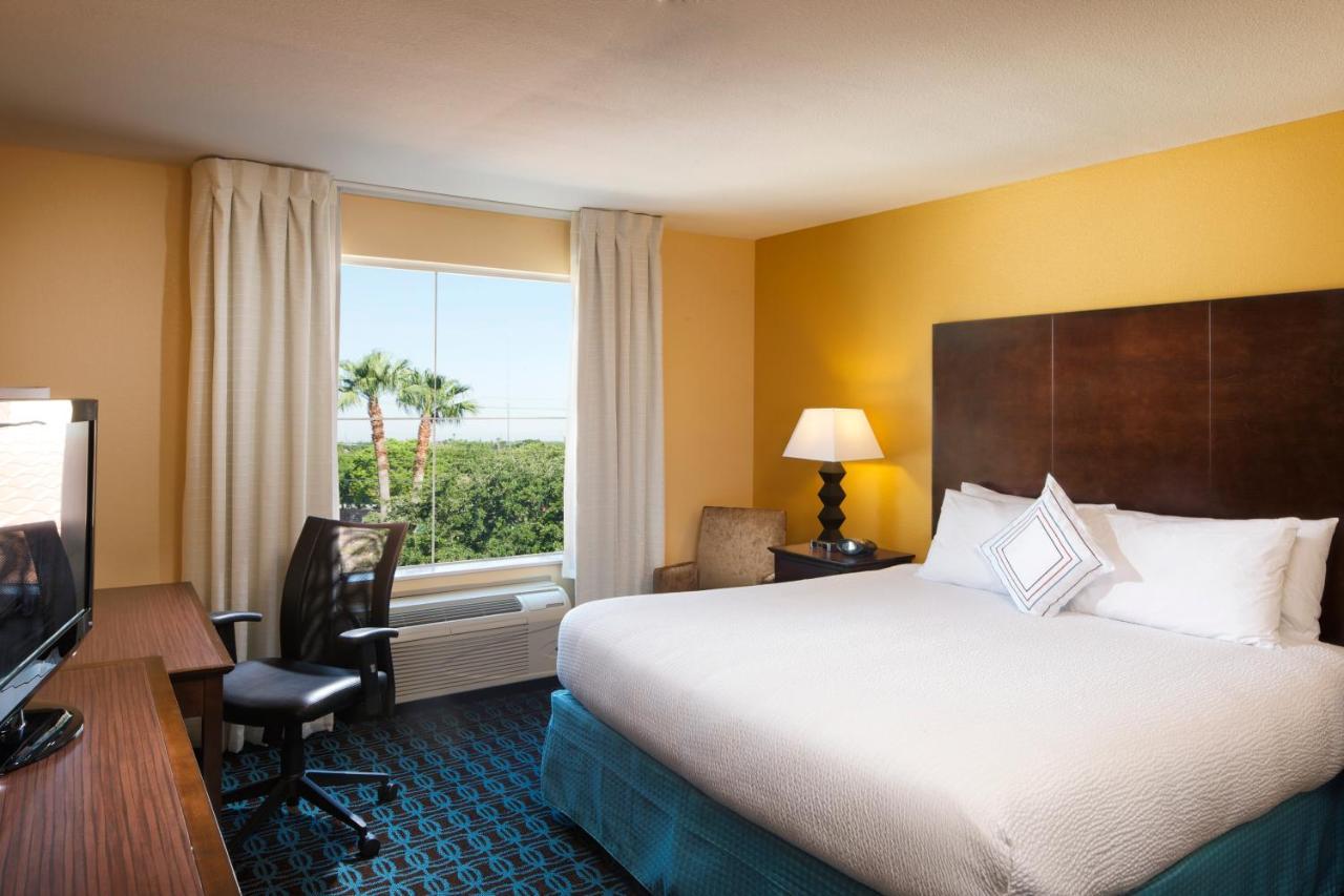 Otel Fairfield & Intercontinental Airport 3*